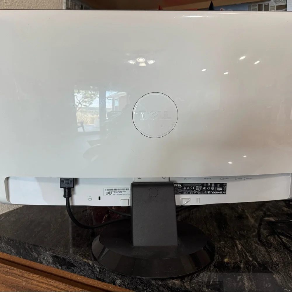 Dell ST2410b 24” 1080p VGA Widescreen LCD Computer Monitor with Table Stand